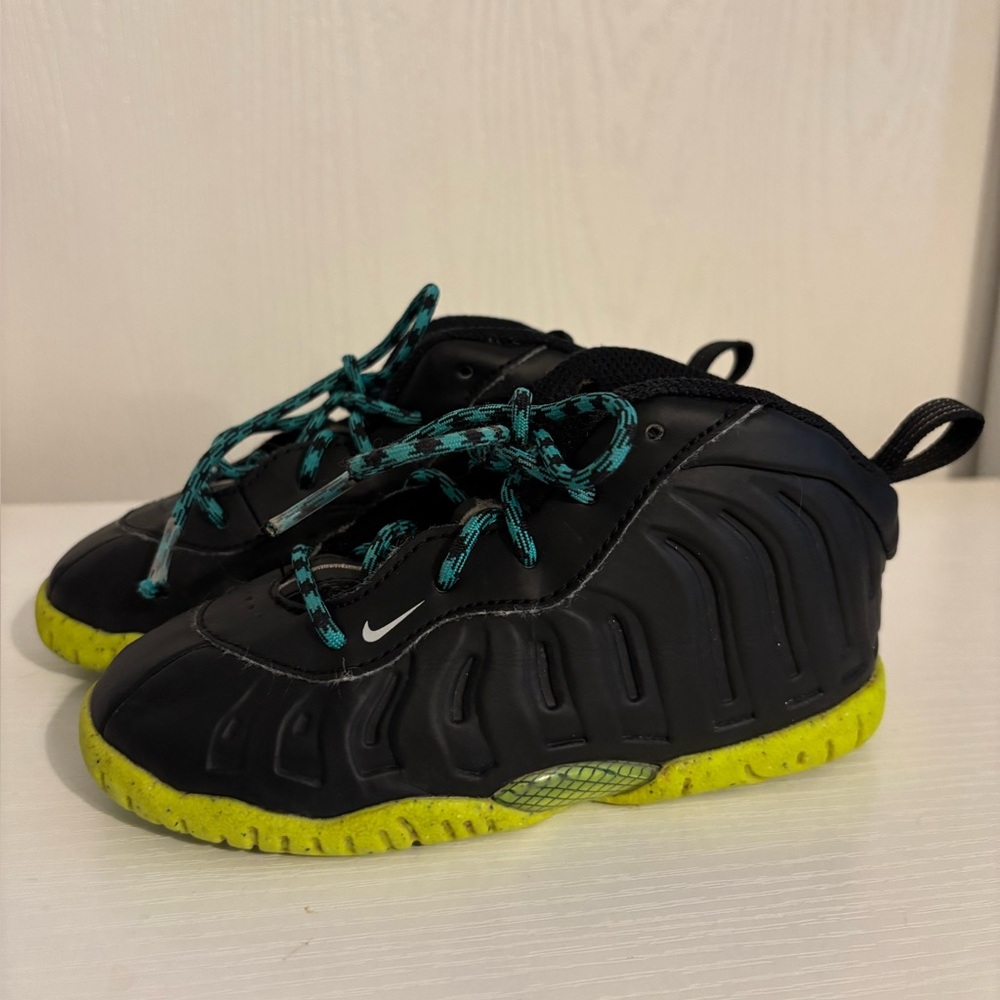 Nike | Kids Black Sneakers with Teal Laces and Neon Yellow Soles | Size 9C - Picture 6 of 7